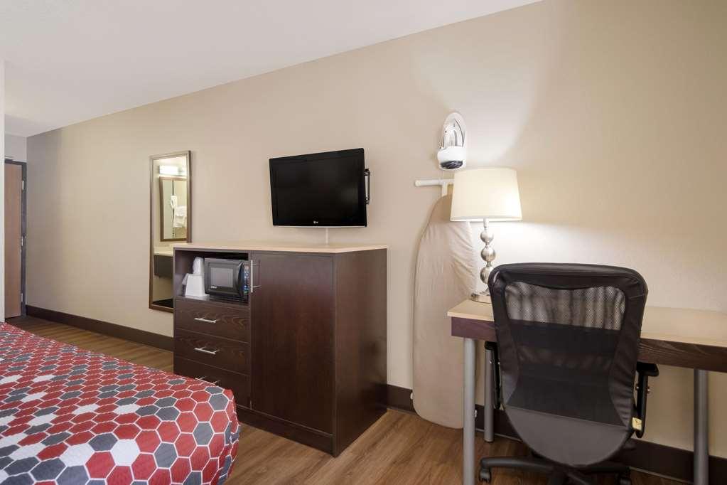 Econo Lodge Grand Forks Room photo