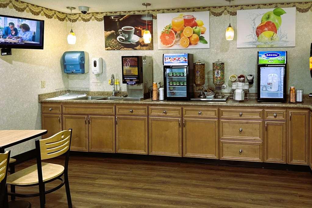 Econo Lodge Grand Forks Restaurant photo