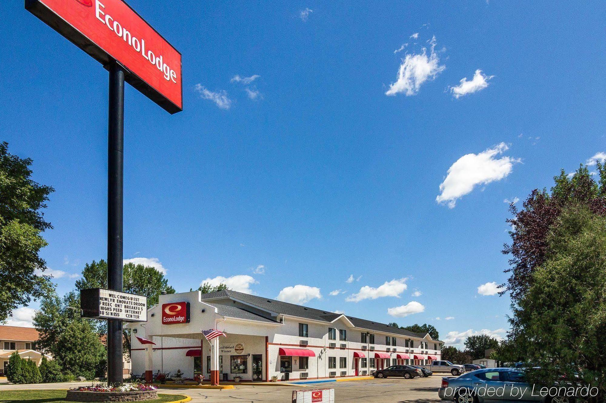 Econo Lodge Grand Forks Exterior photo