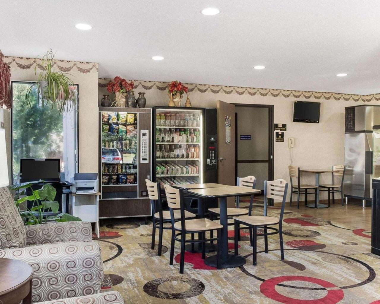 Econo Lodge Grand Forks Exterior photo