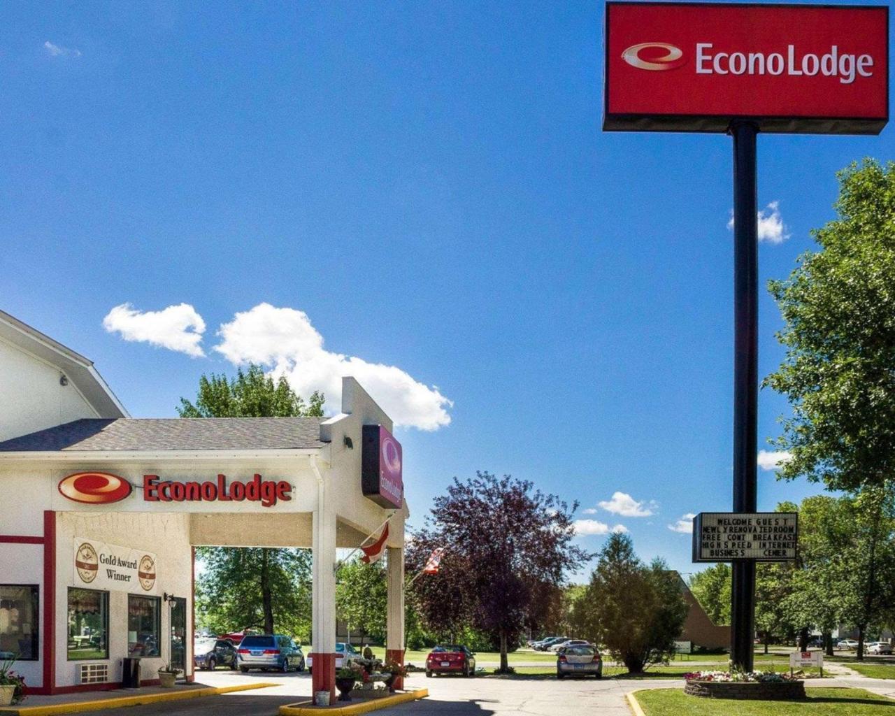Econo Lodge Grand Forks Exterior photo
