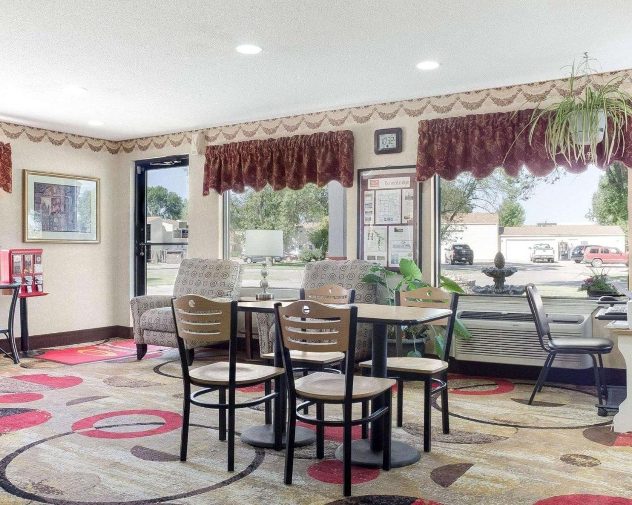 Econo Lodge Grand Forks Exterior photo